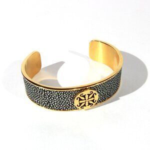 Rustic Cuff Stingray Metallic Gold Tone Wide Metal Cuff Bracelet